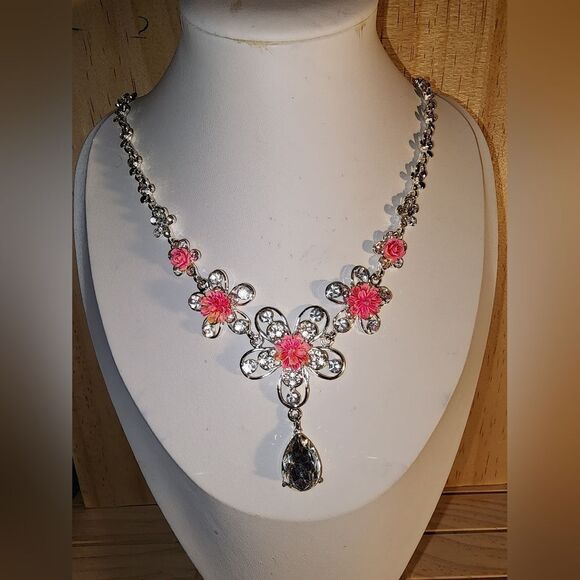 Floral Silver and Pink Necklace Set With Matching Earrings-Clip on NWOT - Picture 1 of 9
